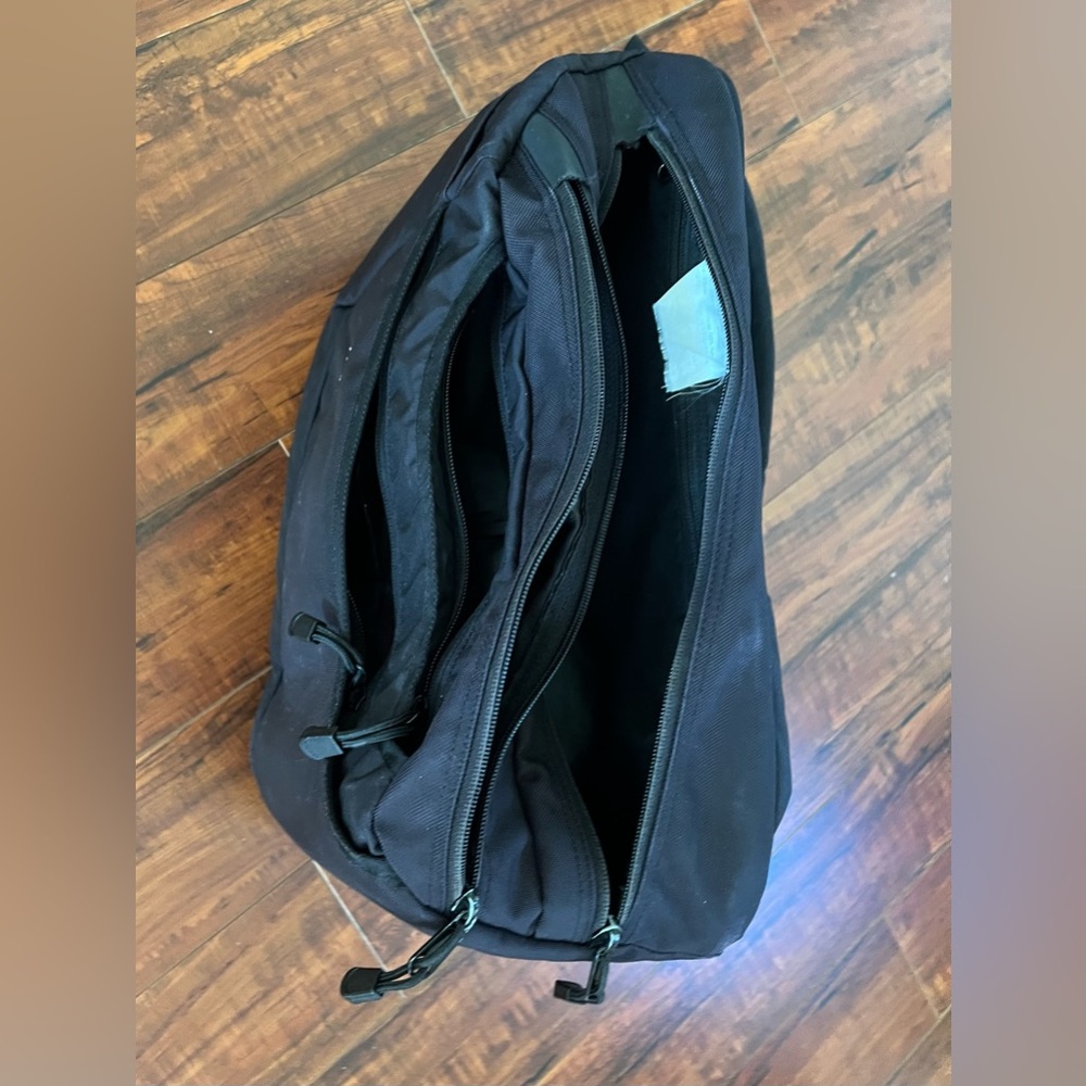ARC’TERYX Blade 21 Laptop Travel Backpack - Picture 5 of 9